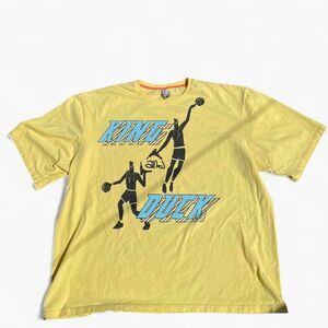 Yellow Lemar and Dauley king and duck basketball graphic tee - 2XL